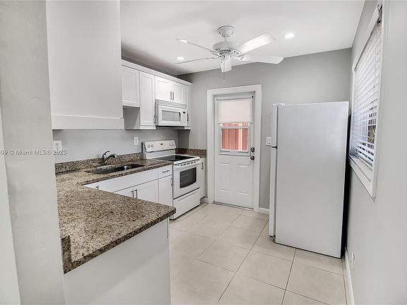 5th image of 2621 SW 13th Ave