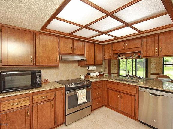 3rd image of 812 Falkirk Ct