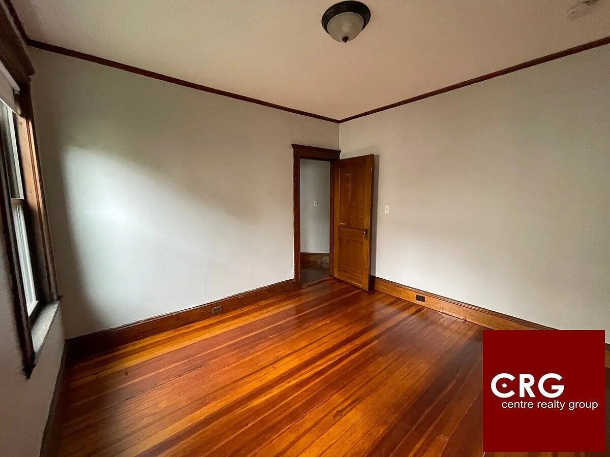 3 bed, 1.0 bath, 1000 sqft, $4,250 — Photo 3