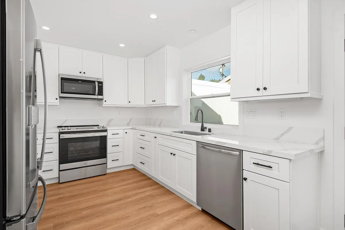 Building Photo - 4815 Gardena Ave