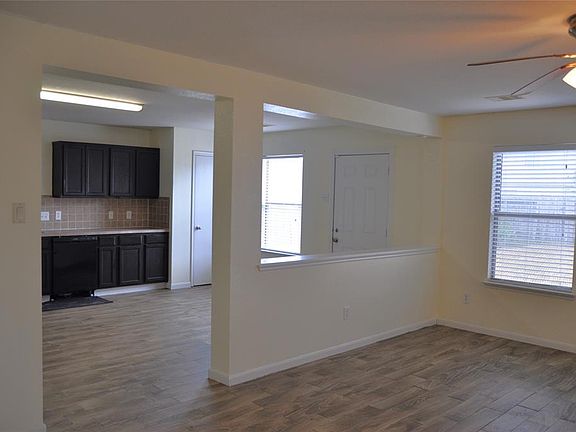 3rd image of 8110 Sanders Glen Ln