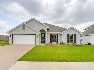 6913 Trail Rock Dr, Benbrook, TX 76126