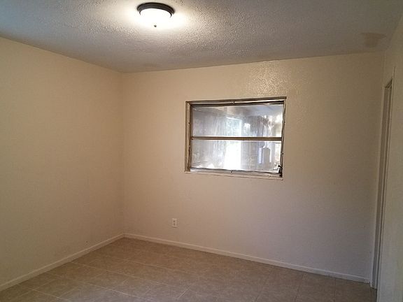 4th image of 400 Margie Ln