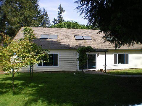 2000' Pool house w/full Bath