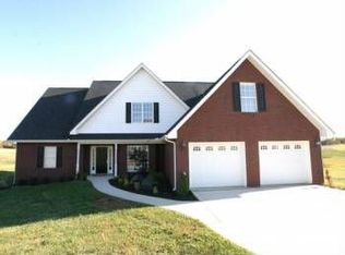 233 Charles Ct, Dandridge, TN 37725