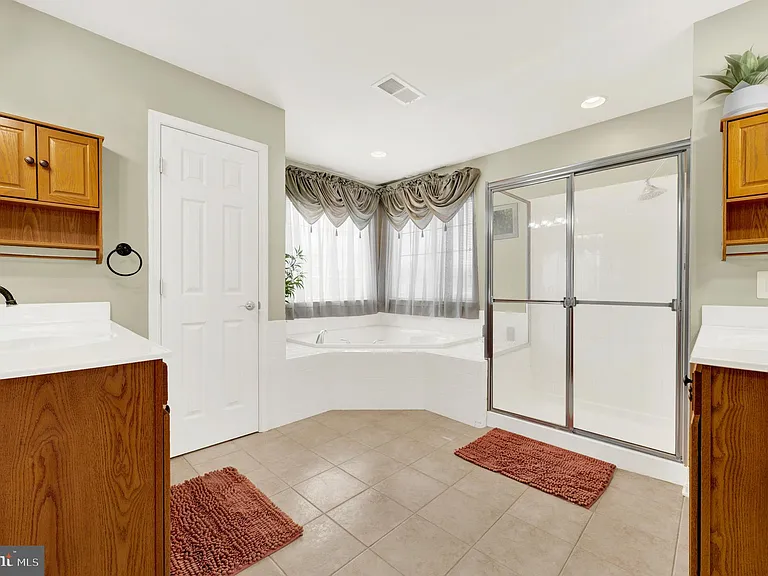 533 Rubens Cir — Photo 33