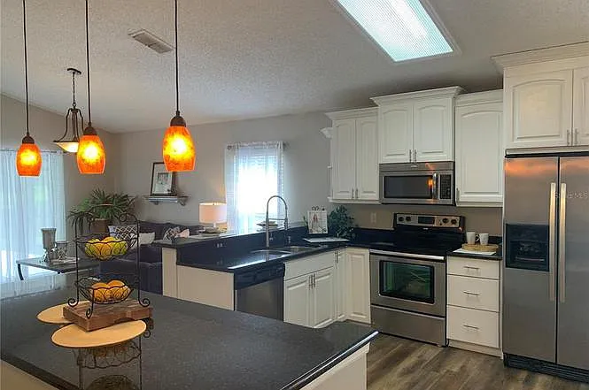 13633 Emeraldview Dr — Photo 11