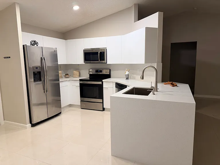 1547 Zenith Way — Photo 12