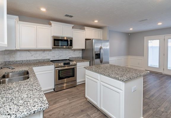 4th image of 916 Harold Lee Dr