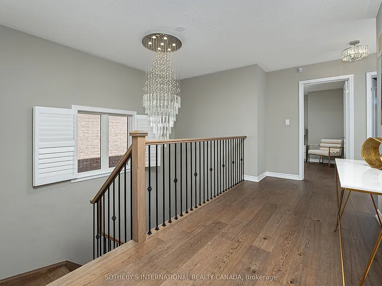 1056 Foxtail Cres — Photo 15