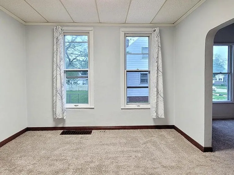 506 Dupage St — Photo 2