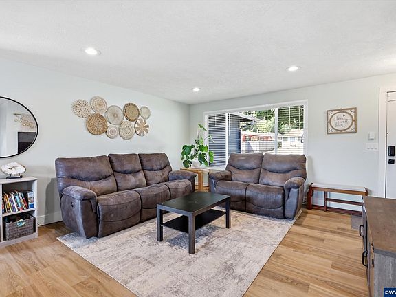 3rd image of 5634 Modesto Ct S