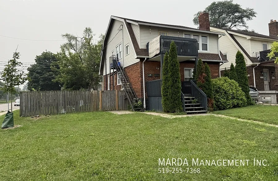 Cozy 2 Bed/1 Bath Main Floor Unit - Inclusive W/$75 Cap! — Photo 2