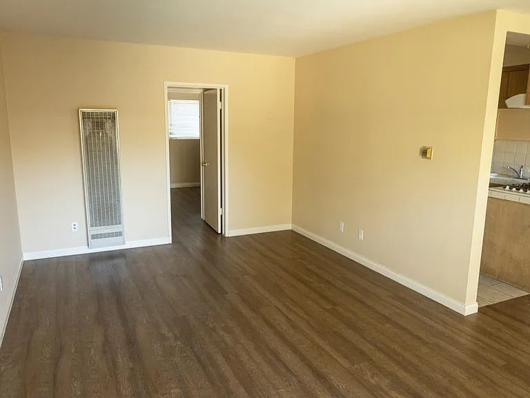 8740 Owensmouth Ave #14 — Photo 12