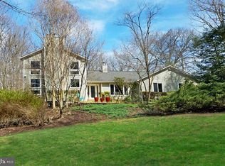 11108 Farm Rd, Great Falls, VA 22066