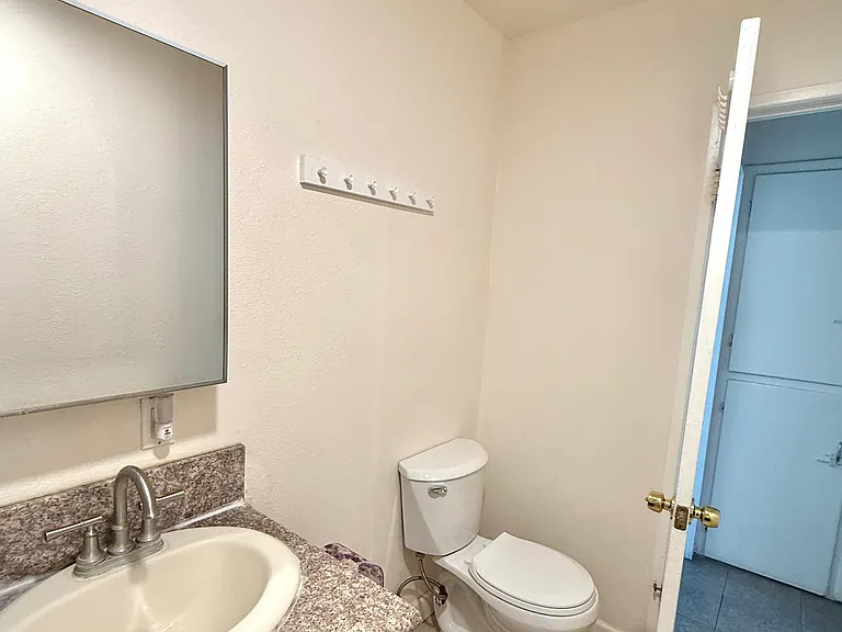 4656 Myrtle St — Photo 8