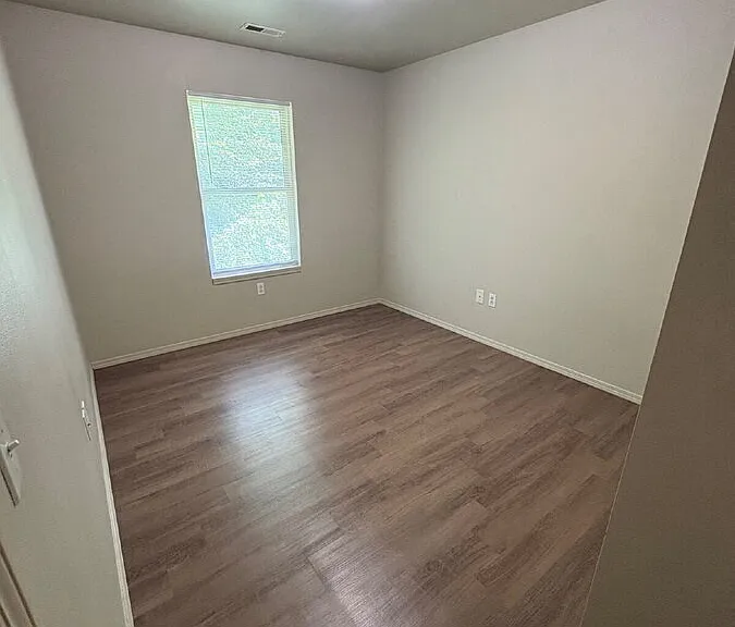 910 Withrow Dr — Photo 8