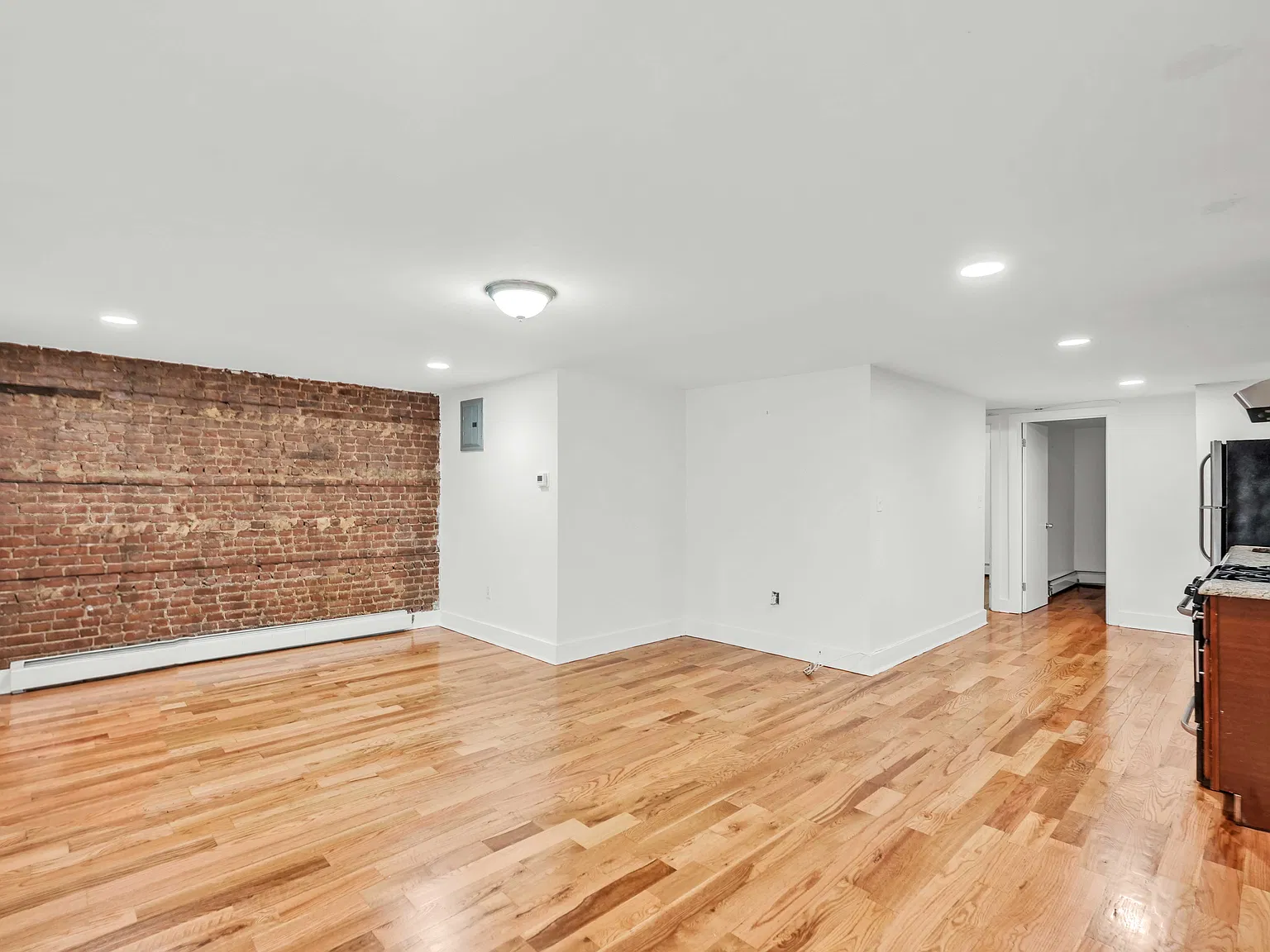 928 Lafayette Avenue — Photo 3