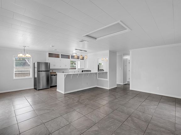 5th image of 719 Maple Lane