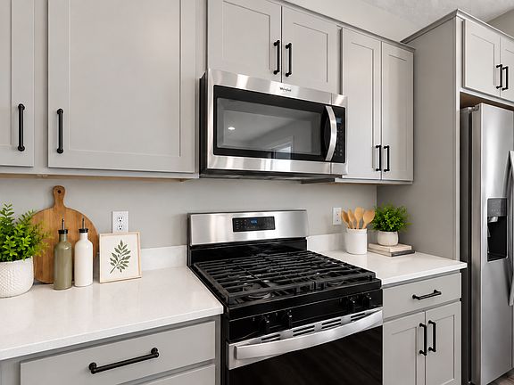 5th image of 573 Greywood Blvd SW