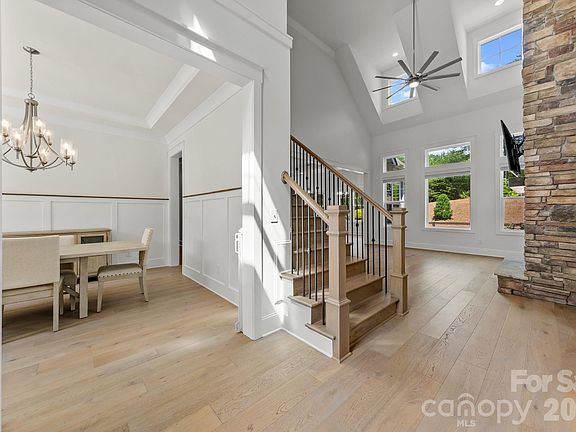 3rd image of 3207 James Plantation Dr