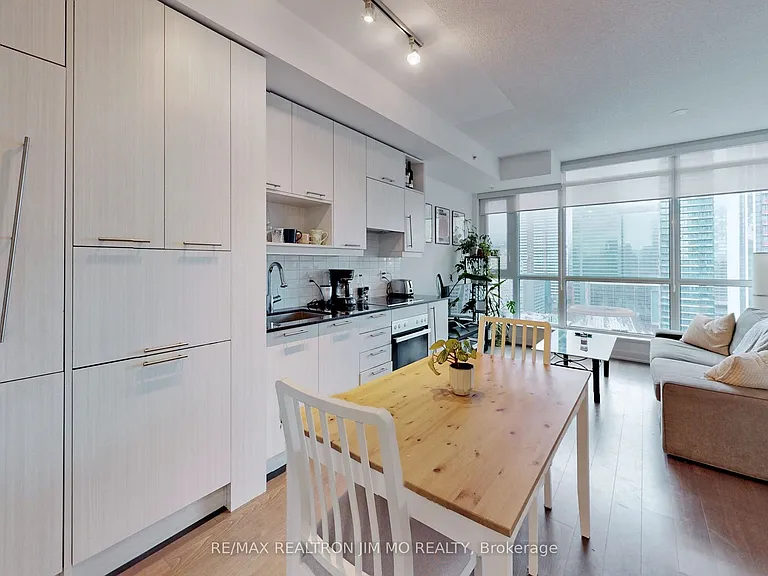 199 Richmond St W #2105 — Photo 14