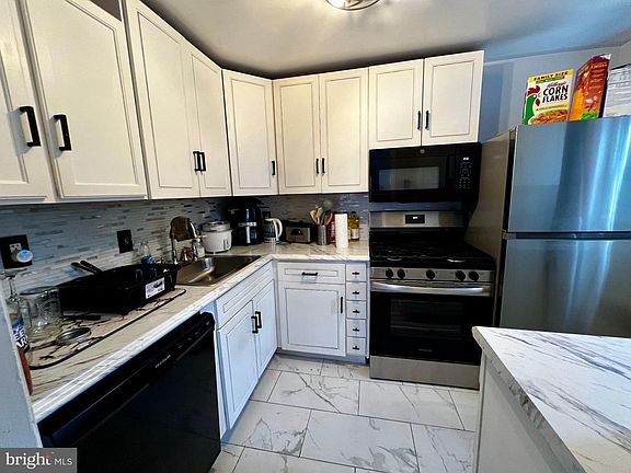 3rd image of 2 E McPherson St