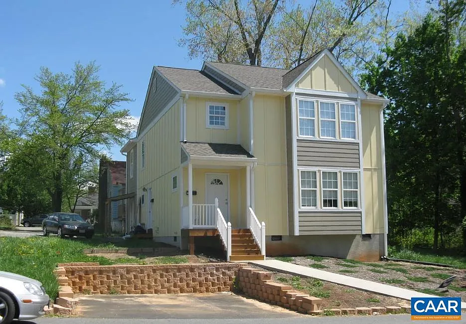 1 bed, 1.5 bath, 2000 sqft, $1,045 — Photo 1
