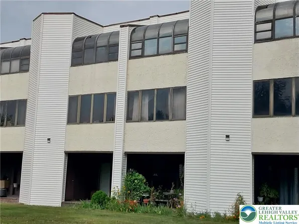 130 Foxfire Dr APT 202, Mount Pocono, PA 18344