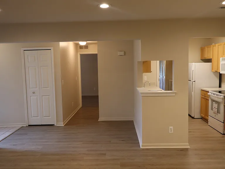 4580 Berkshire Dr — Photo 13