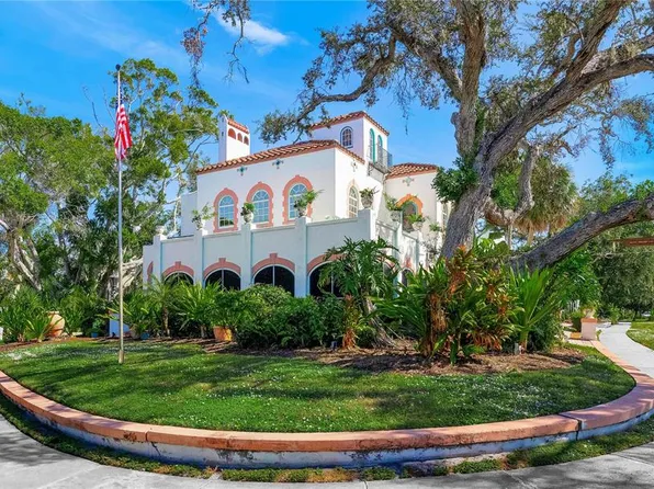 2830 Bayshore Cir, Sarasota, FL 34234