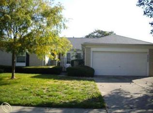 5008 Prentis Dr, Troy, MI 48085