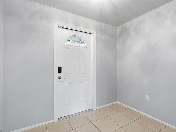 4th image of 4900 Tahiti LN