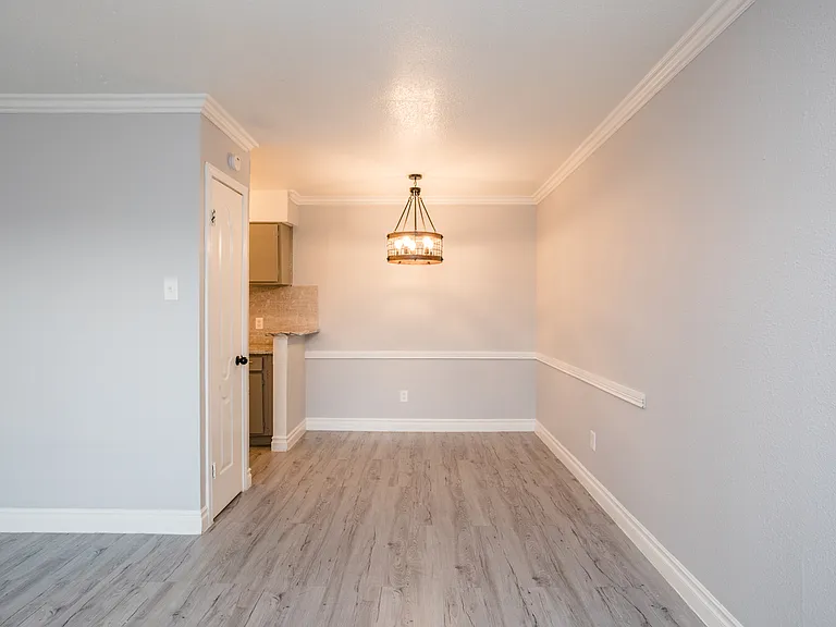 Camino Del Sol Apartments — Photo 34