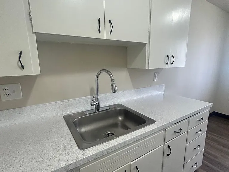 1806 E Fourth Plain Blvd — Photo 5