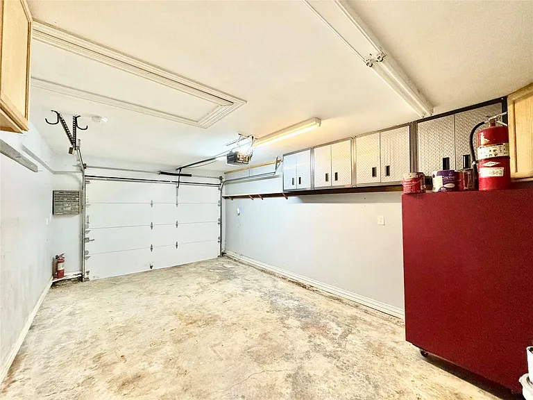 102 Mechanic St — Photo 23