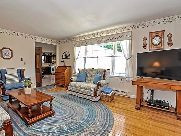 2nd image of 192 Dighton Ave