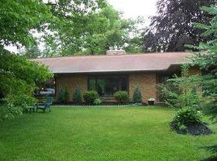 5035 Meadowbrook Rd, Williamsville, NY 14221