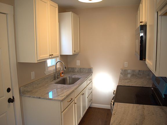 4th image of 17 Mayflower Cir