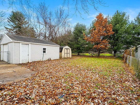 Spacious, fully fenced backyard _ perfect for kids, pets, and outdoor entertaining