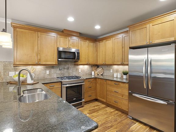 5th image of 18609 SE Newport Way APT 306