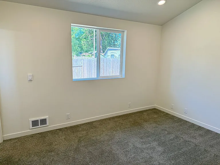 1246 Hughes St — Photo 21