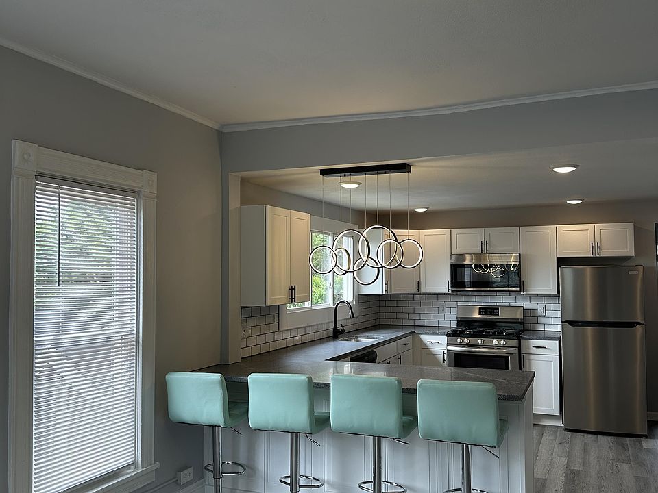 1st image of 311 Oak St Floor 2