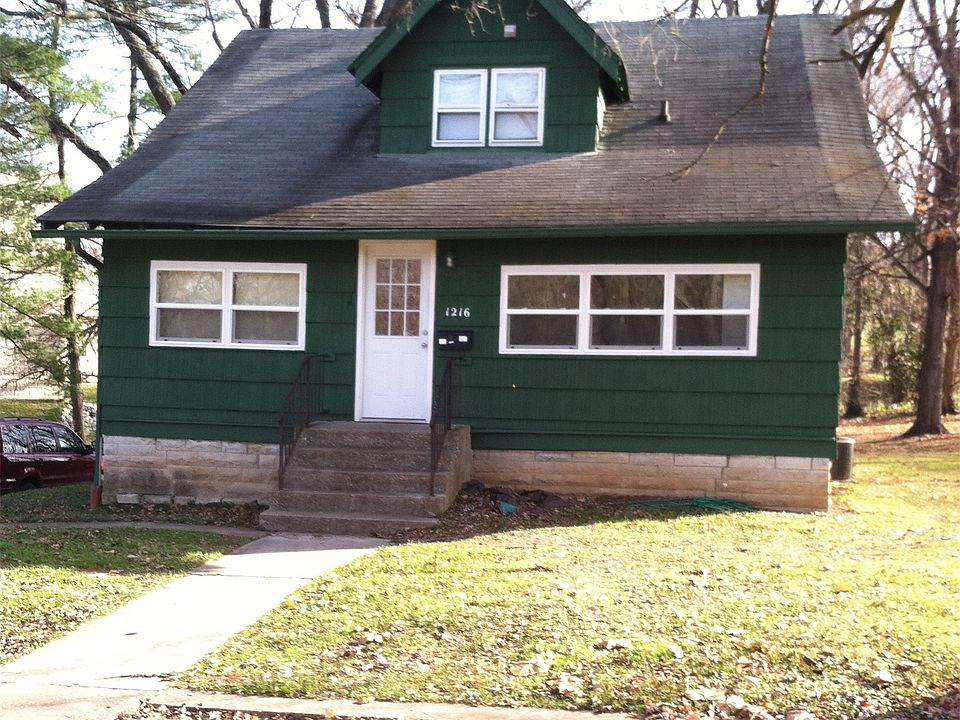 1st image of 1216 N Woodlawn Ave