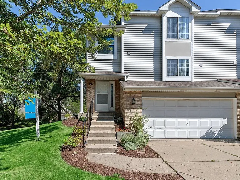 334 Stevens Ct — Photo 1