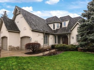 38 Forest Gate Cir, Oak Brook, IL 60523
