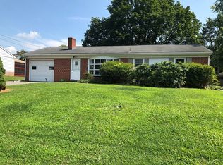 14 Casey Dr, Willow Street, PA 17584