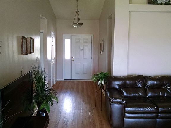 4th image of 2217 Schoolmarm Dr