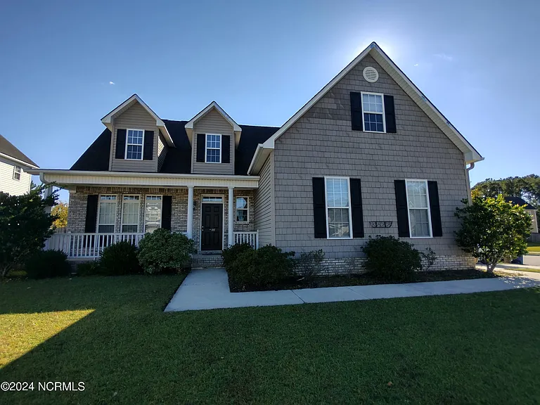 302 Savannah Dr — Photo 2