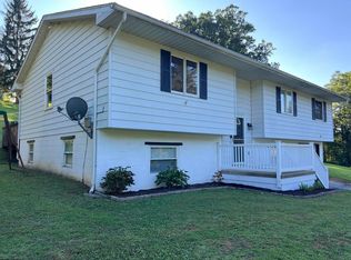 449 Hampton Rd, Fairmont, WV 26554